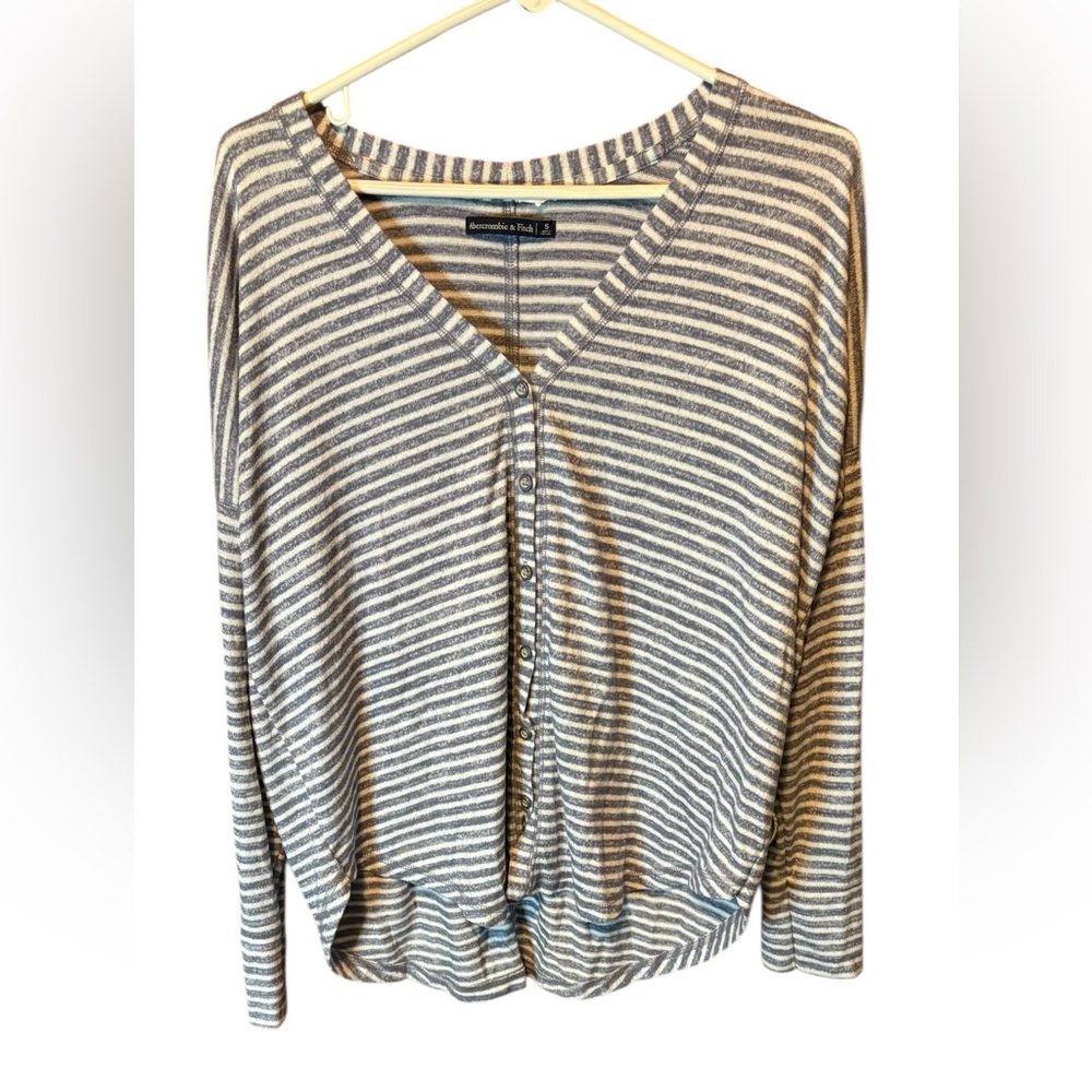 Abercrombie & Fitch Gray Striped V-Neck Long Sleeve Top Size Small - Picture 3 of 6